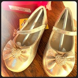 Brand new gold toddler dress shoes (size 6)